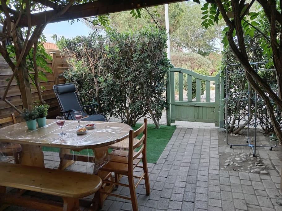 Jolie Maisonnette Dans Residence Calme Avec Piscine Le Barcarès エクステリア 写真