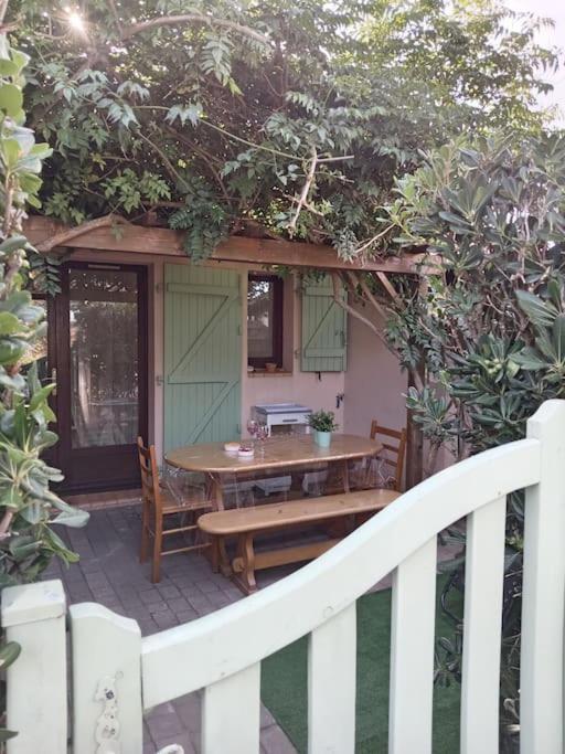 Jolie Maisonnette Dans Residence Calme Avec Piscine Le Barcarès エクステリア 写真